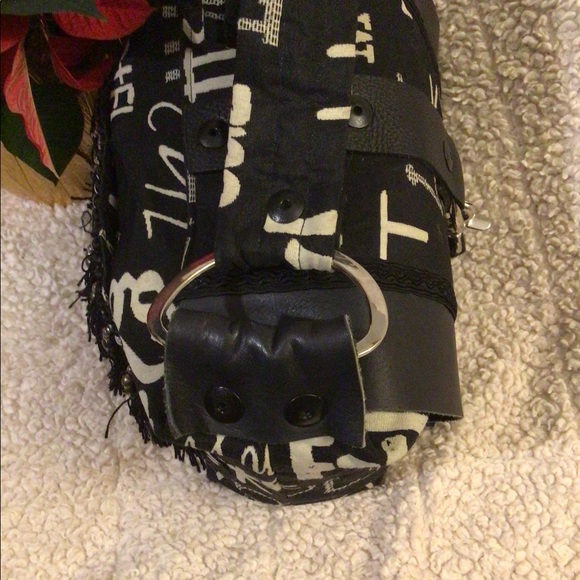 🎁Black and White Satchel Bag🎁 - Picture 5 of 10